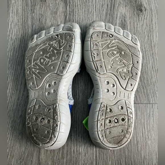 Newtz Toddler Boys 7/8 water 💦 & romp around shoes; great condition! - Picture 8 of 8